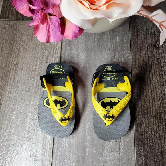 Havaianas Baby Heroes Yellow BATMAN Sandals Flip Flops Infact Size 17-18 4C NWOT - Picture 1 of 12